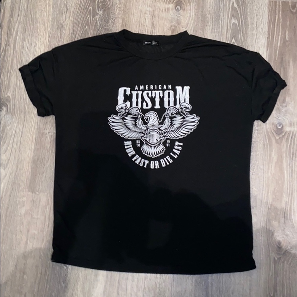 BLACK GRAPHIC TEE